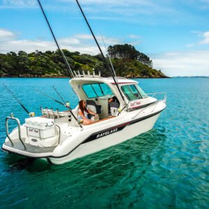 Equipar barco com dois ou mais motores.